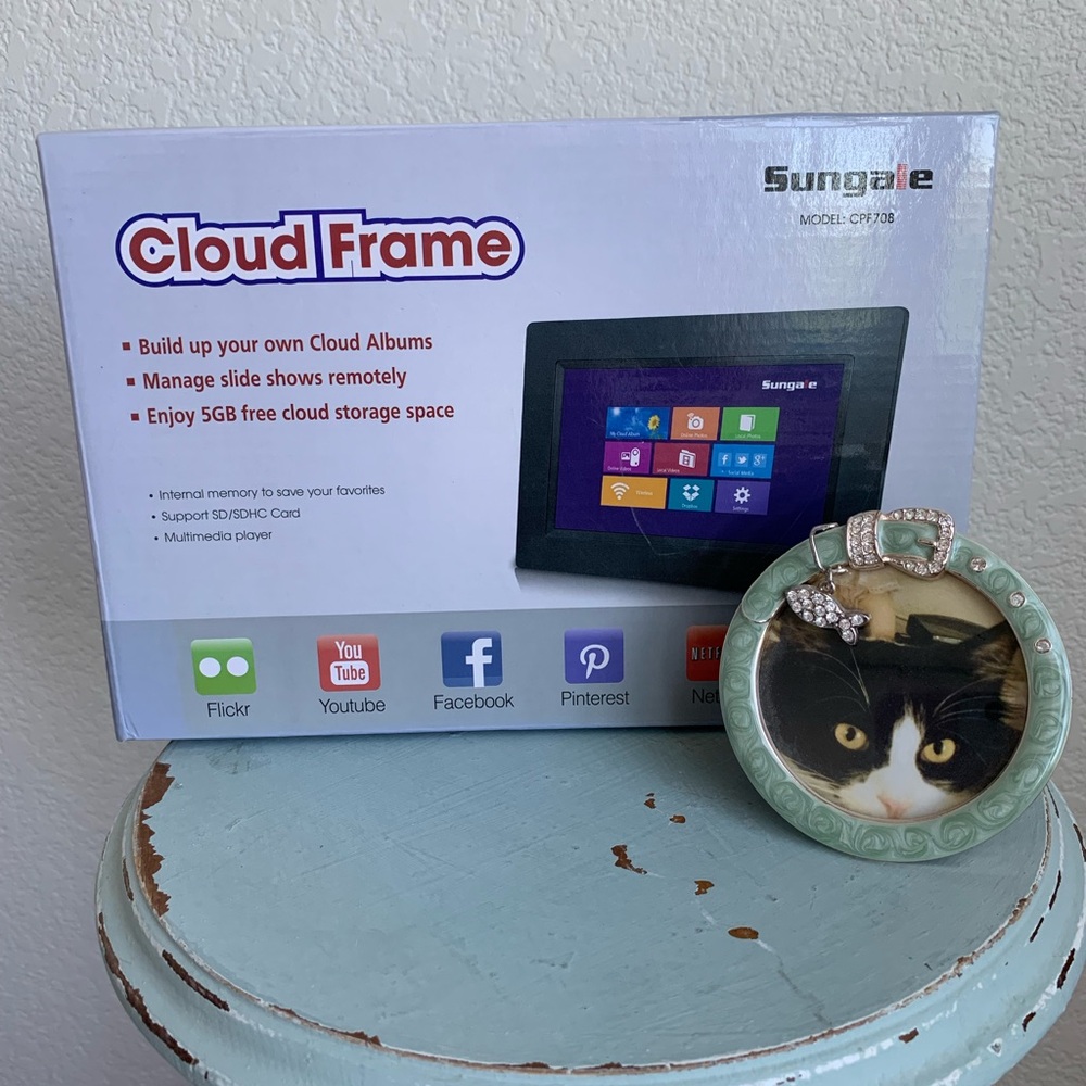 SUNGALE Cloud Digital Picture Frame 7″ IPS Touchscreen WiFi Multimedia NIB